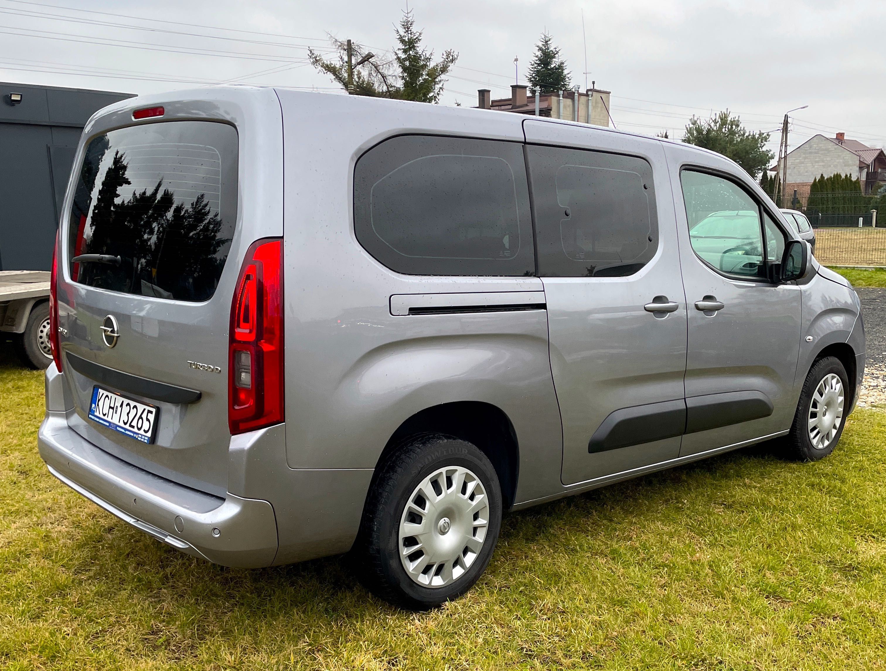 Wynajem Van 7 osobowy Opel Combo XL Wypożyczalnia RENT A CAR rental