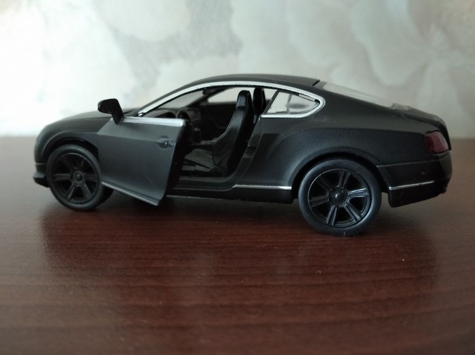 Масштабная литая модель Bentley Continental CT V8 (12 ,5 см)