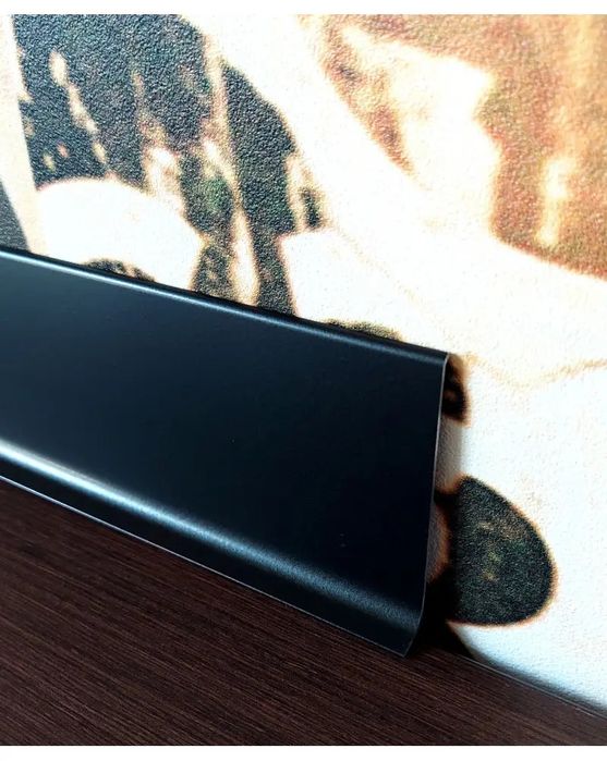 Плоский чорний алюмінієвий плінтус Best Deal 3/60, 2,5 м накладний