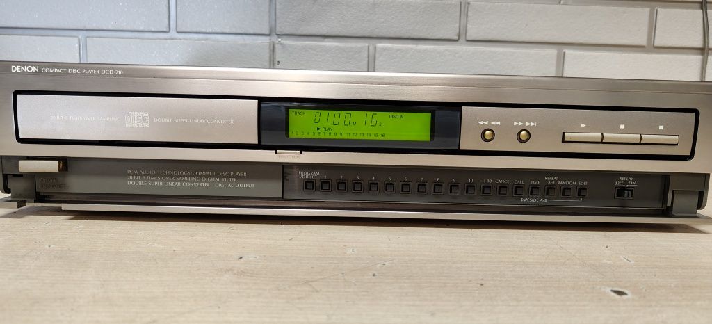 Odtwarzacz CD player DENON DCD-210.