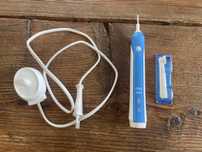 Szczoteczka elektryczna Oral-B + ładowarka + główka do zebow