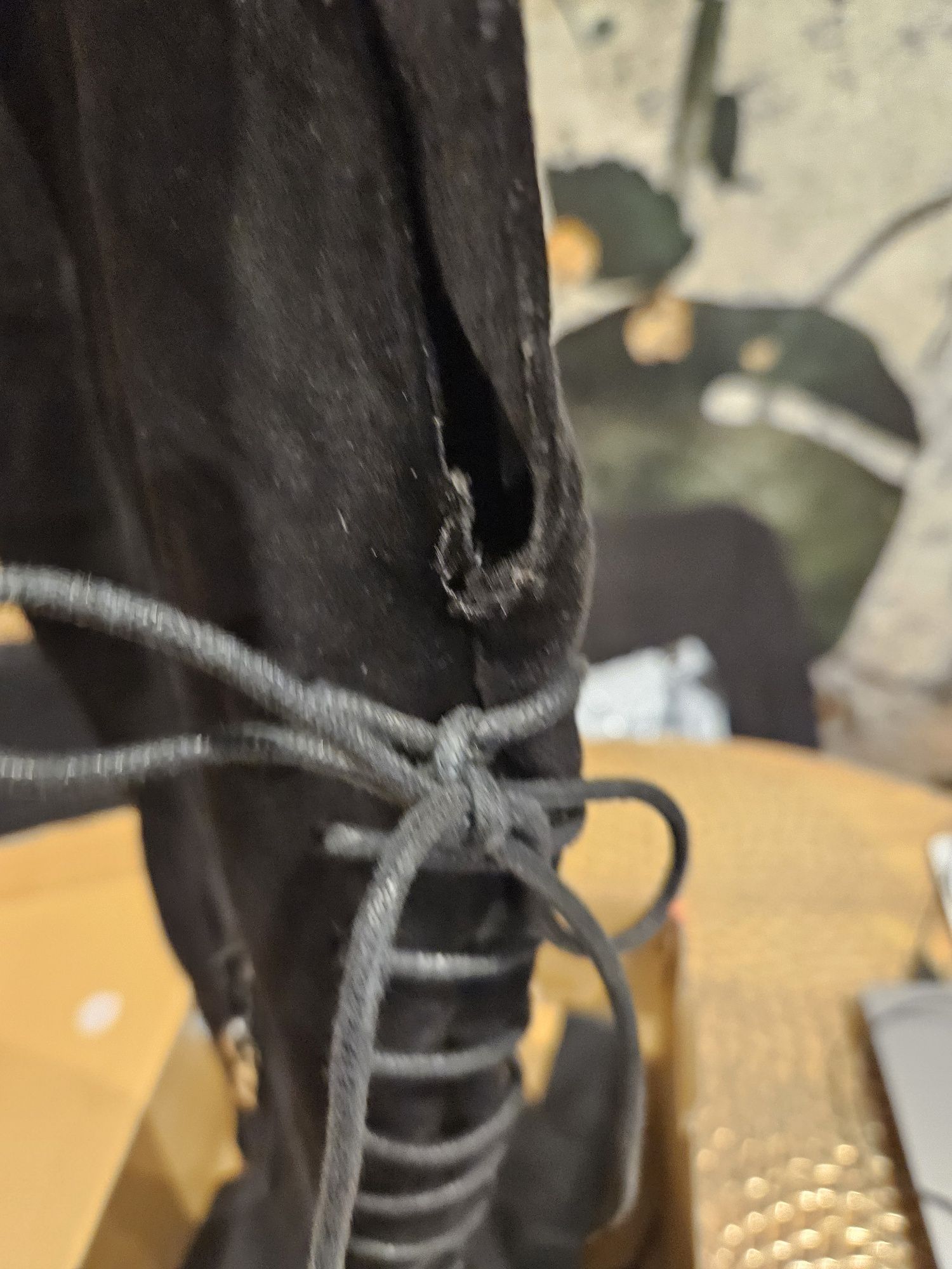 Długie buty zamsz wiązane tył 37