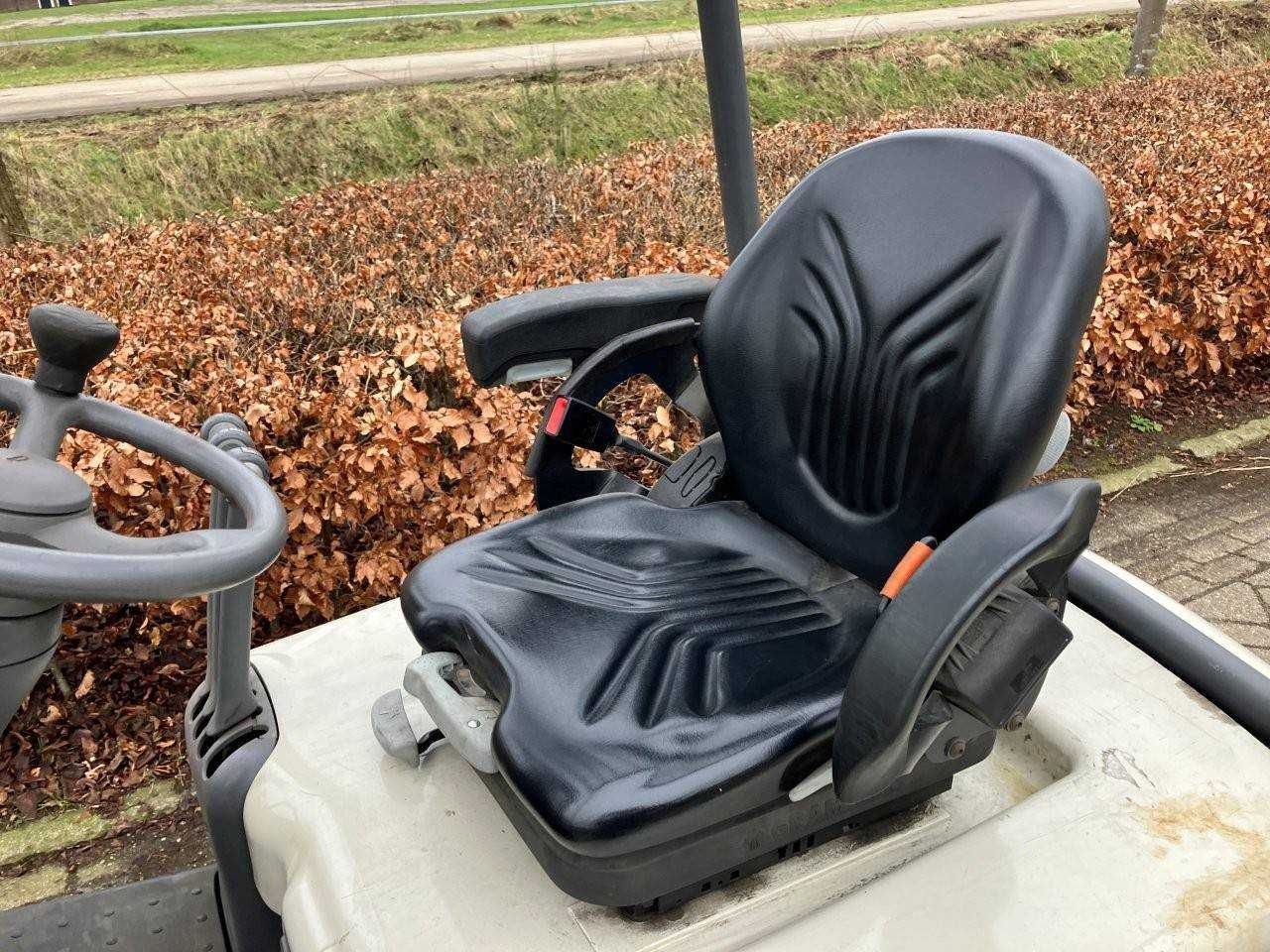 Empilhador eléctrico Crown SC4220 - 1.600 Kg (2532)