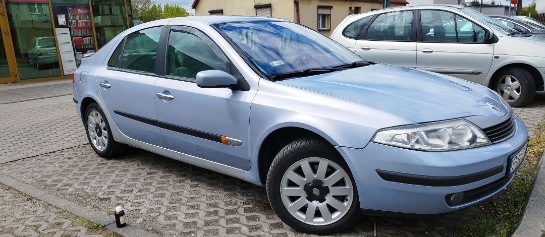 НАКЛЕЙКА НА АВТО 
ТРИКУТНИКИ
Розмір одного листа - 40х150 см

Базовий