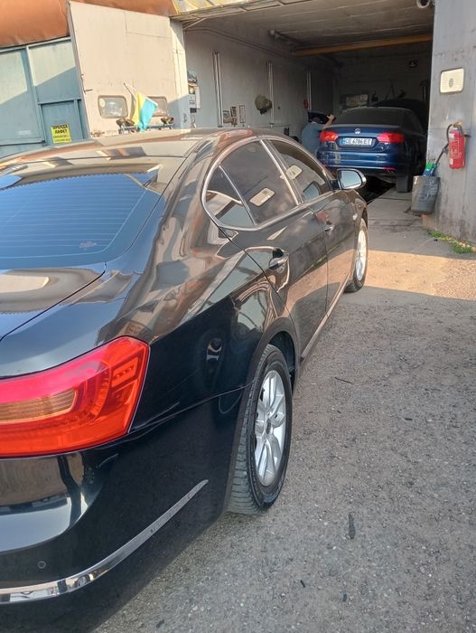 Автомобіль седан