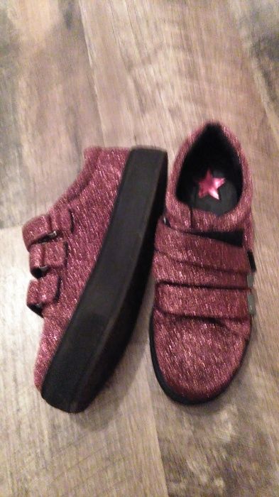 Buty Reserved na koturnie