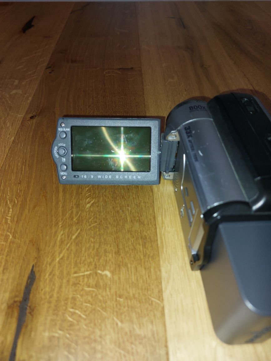 Kamera JVC GR-D815E miniDV (do naprawy) + ORYGINALNA ŁADOWARKA i smycz
