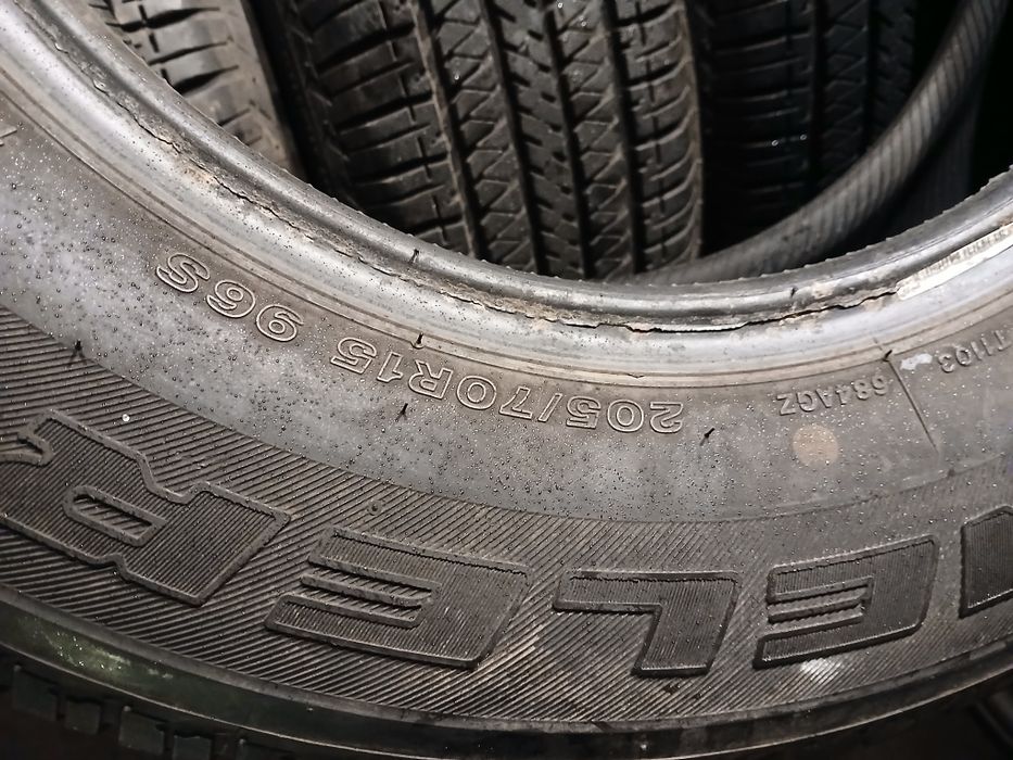 Opony Bridgestone Dueler H/T 205/70 R 15  96S
