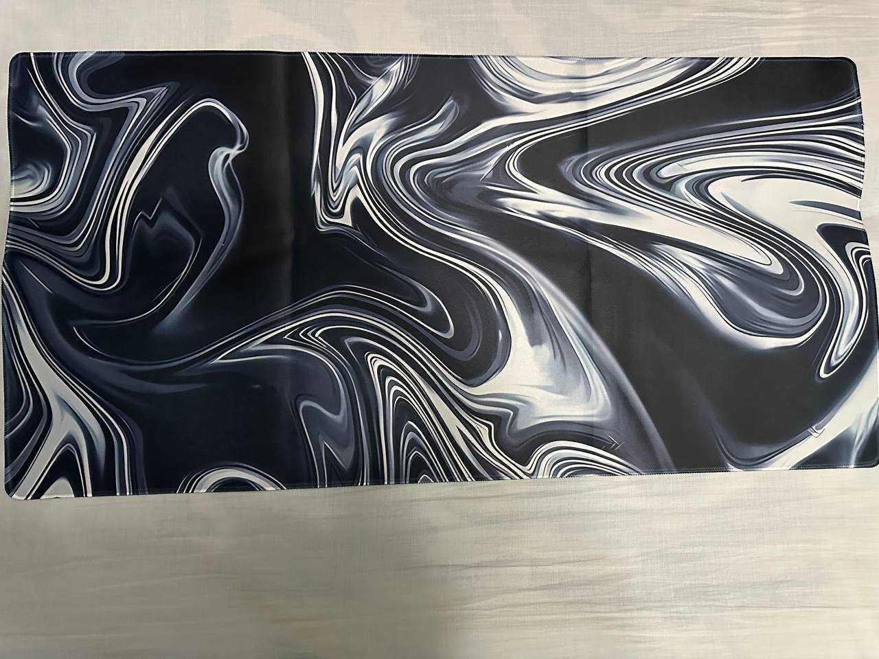Чорний та білий килимок для миші strata liquid 1000x500 xxl