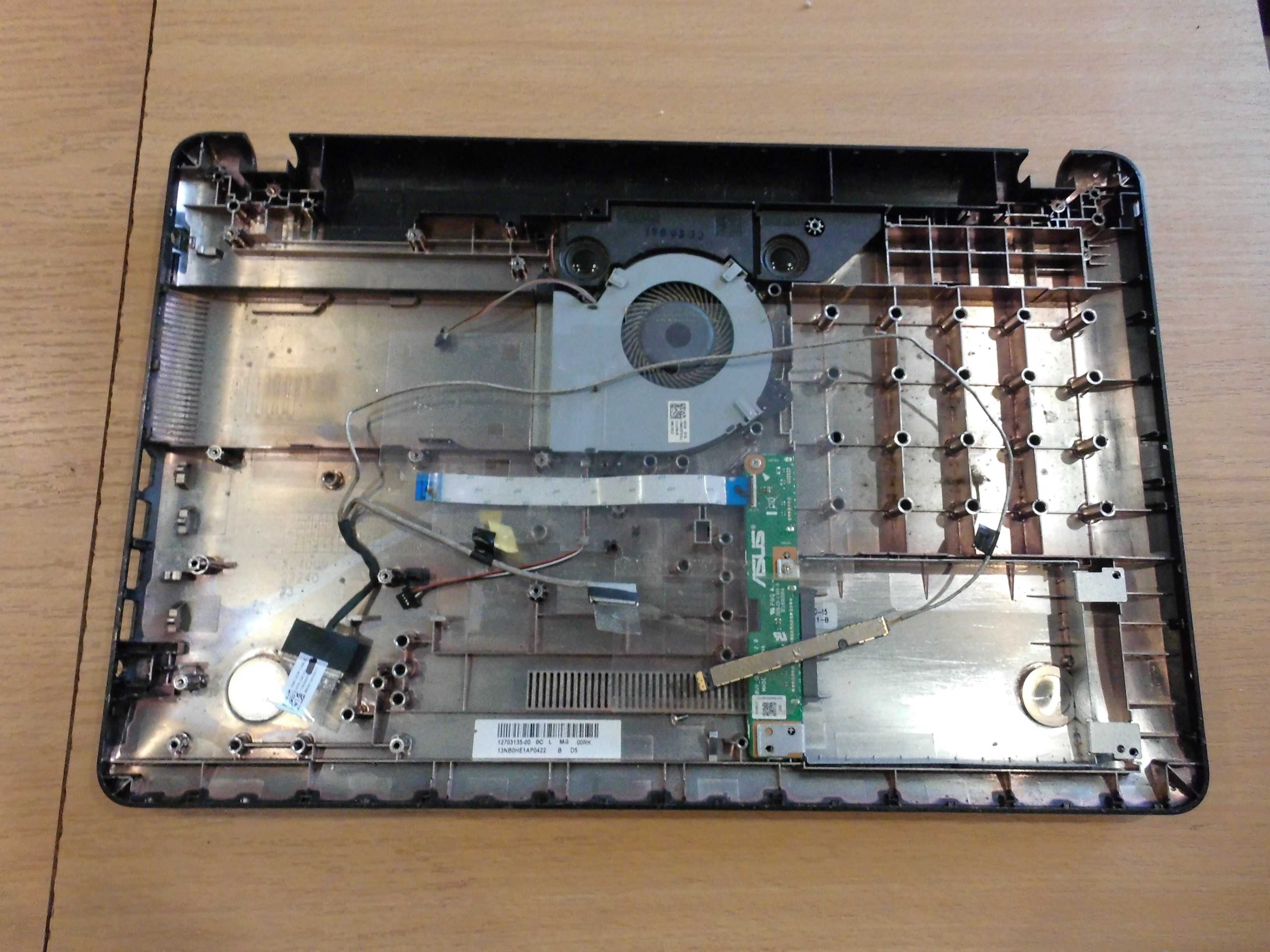 Asus A543M na części klawiatura, klapa matrycy