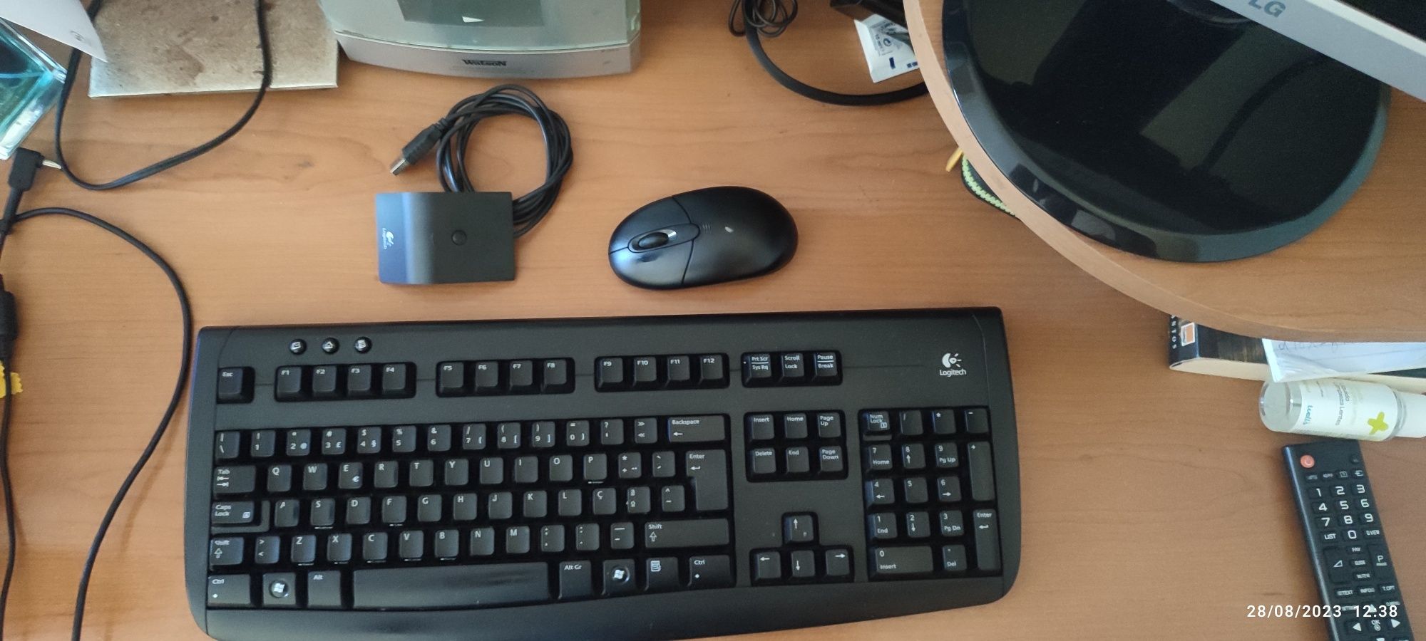 Vendo monitor+teclado sem fios e rato sem fios 
Tudo a funcionar perfe
