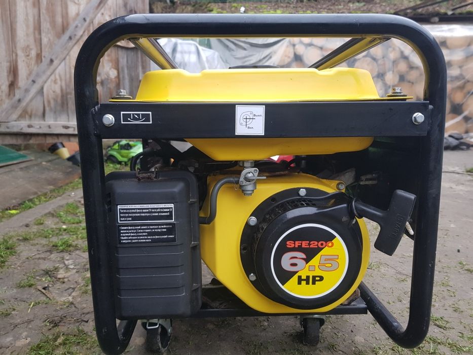 Бензиновый генератор