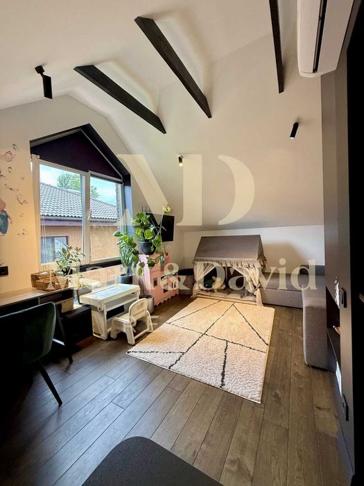 Унікальний будинок з бункером у Віта-Поштова