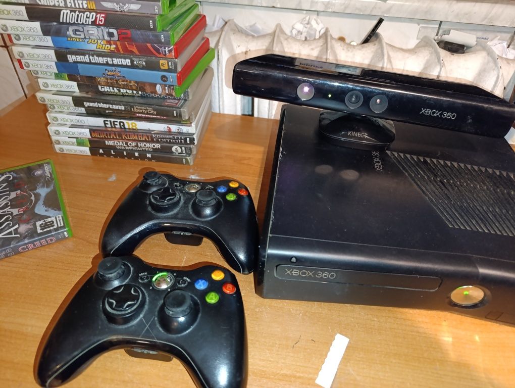 Zestaw Xbox 360 2 pady Kinect 25 gier