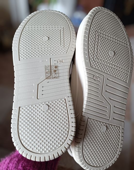 Tênis compensados camel e animal print 
N40