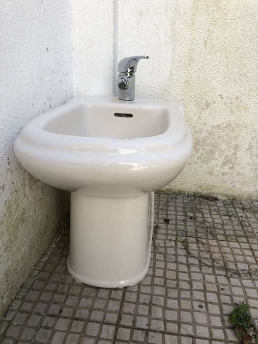 Bidé Roca com torneira