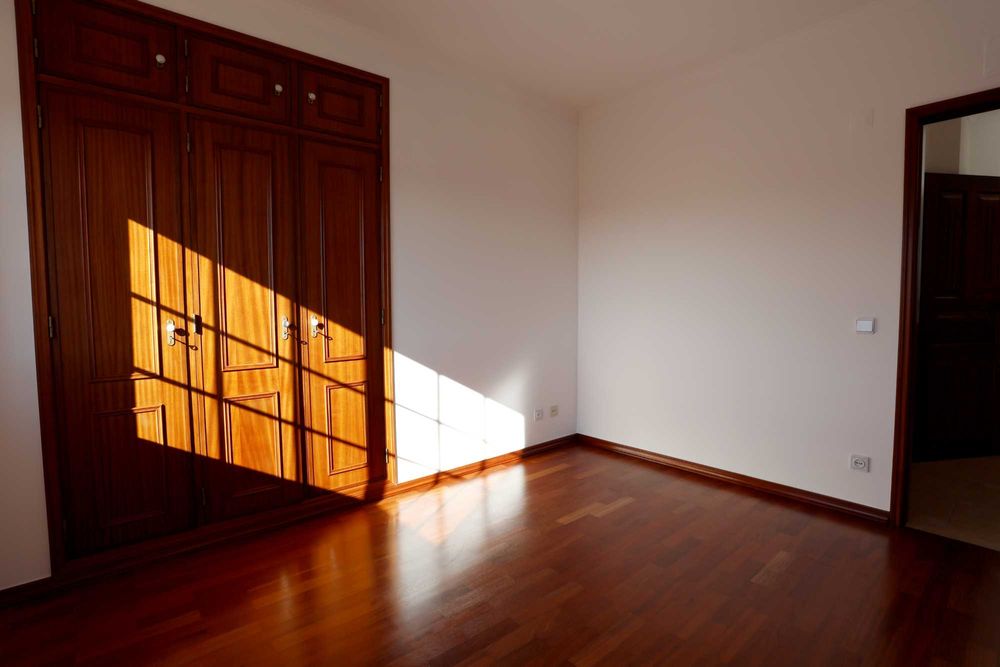 Duplex T3+1 com 201m2 construídos, 178m2 úteis e garagem Box