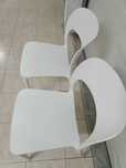 2 Cadeiras brancas novas
