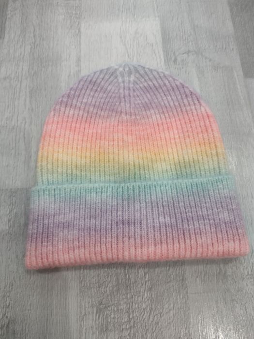 Kolorowa ciepła czapka dzianinowa