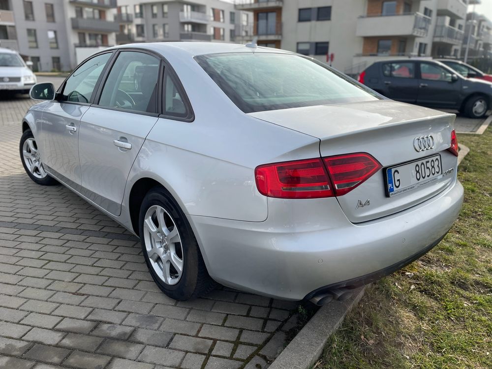 Audi A4 S-line B8 2.0 Diesel 143KM Sedan MMI czujniki cofania stan bdb