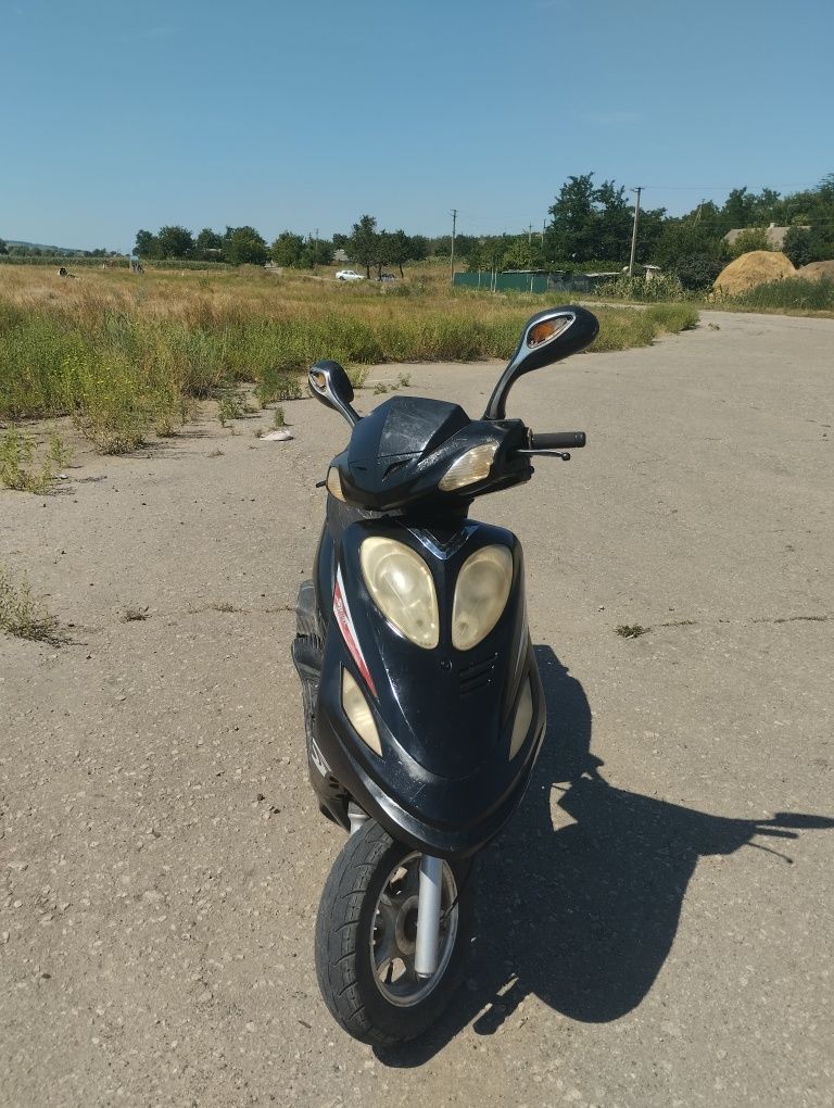 Продам скутер YB