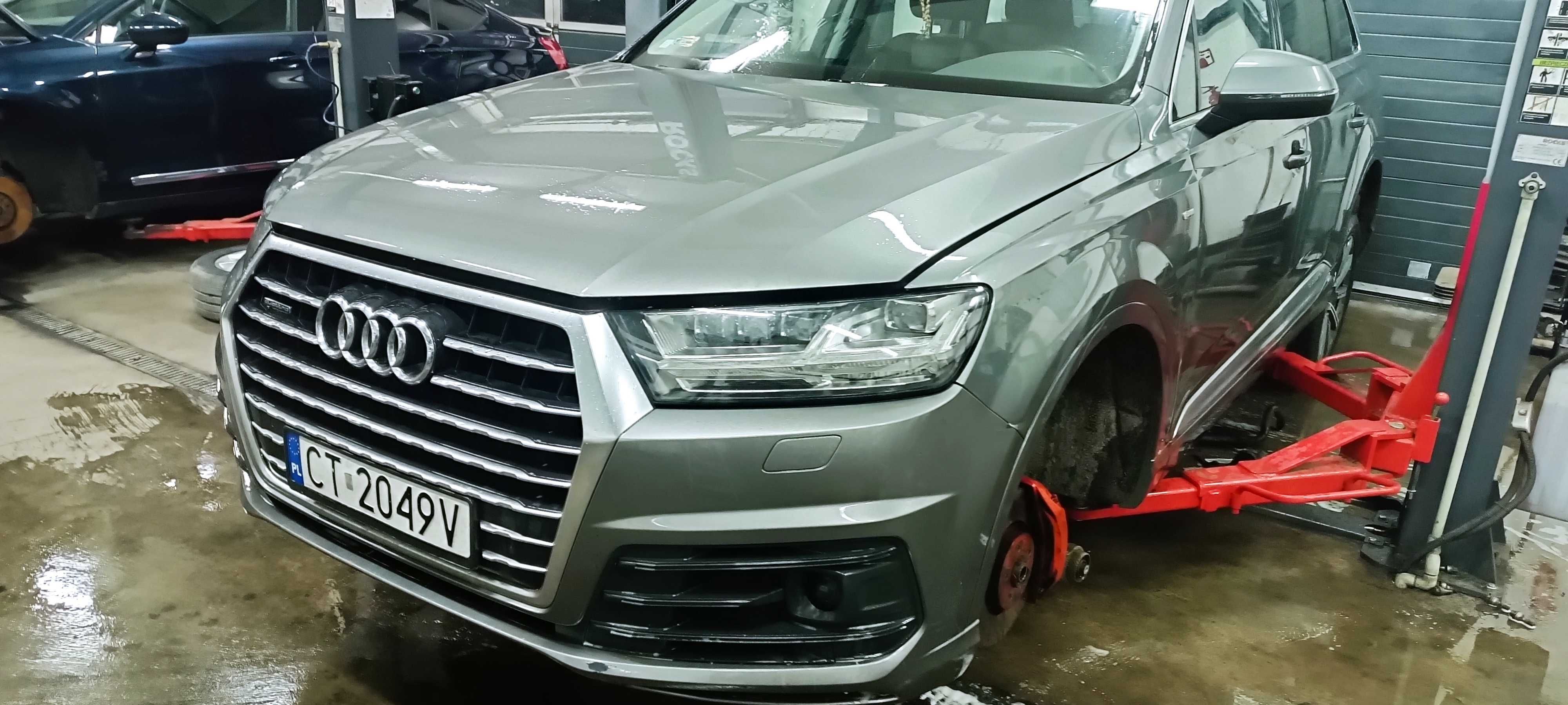 AUDI Q7 uszkodzony silnik