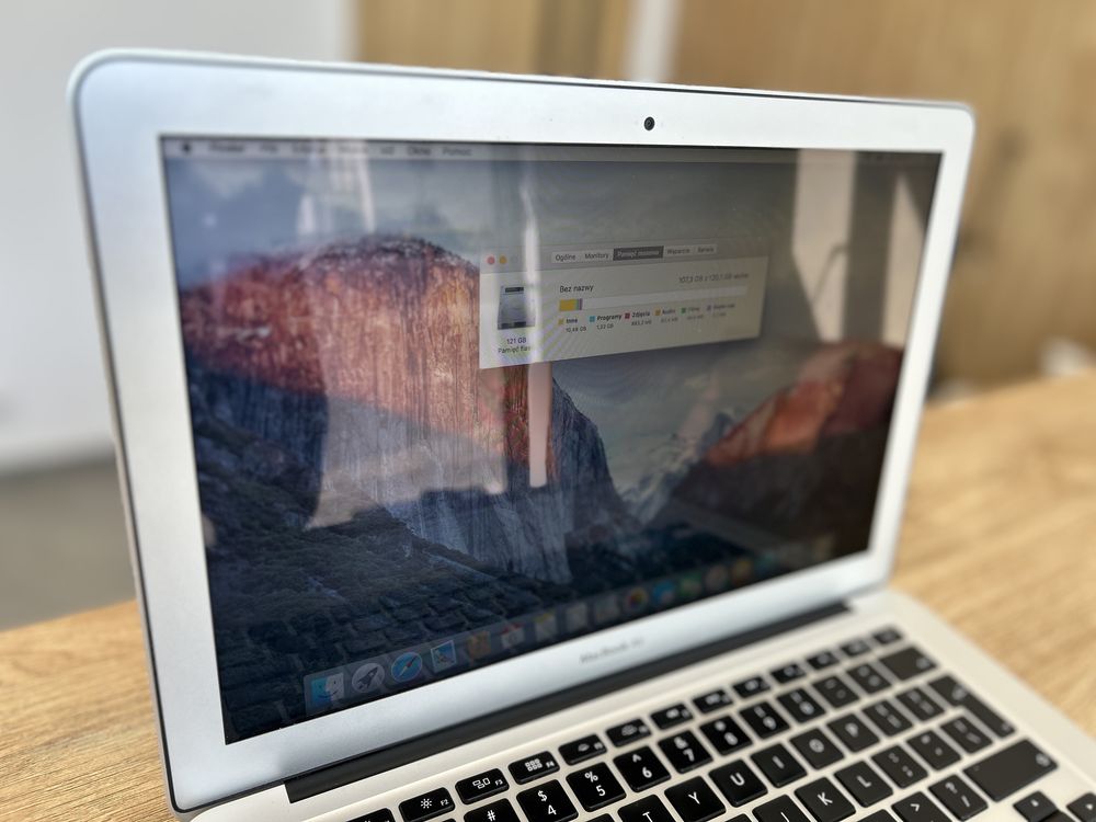 MacBook Air A1466 i5 13' nowa bateria, prywatnie, stan bdb