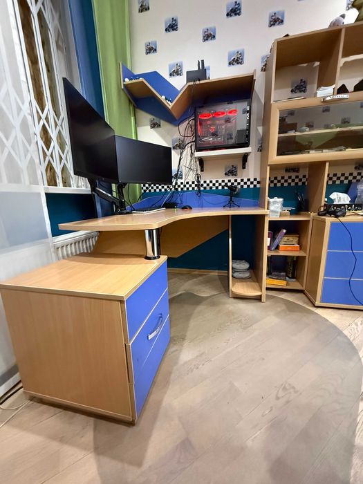 Комплект мебелів для кімнати підлітка