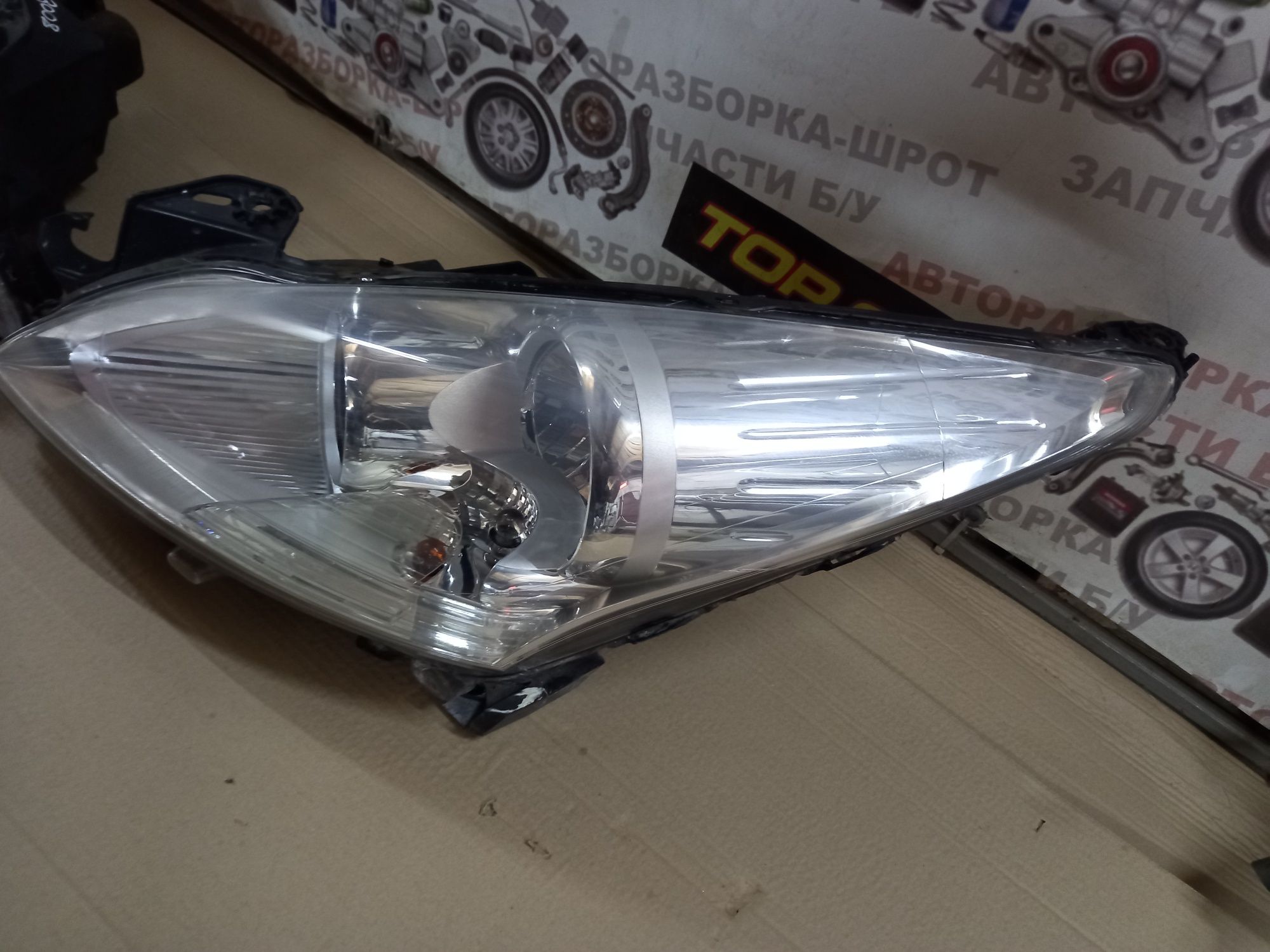Фари Пежо 3008.5008. Бу. Стан добрий.