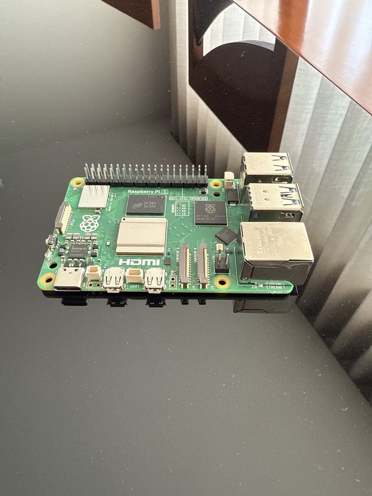 Raspberry Pi 5 (8GB) + Fonte Oficial + MicroSD Samsung EVO 128GB