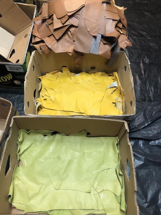 Кожа  мебельная.Большие куски на вес.Отходы. Обрезки.