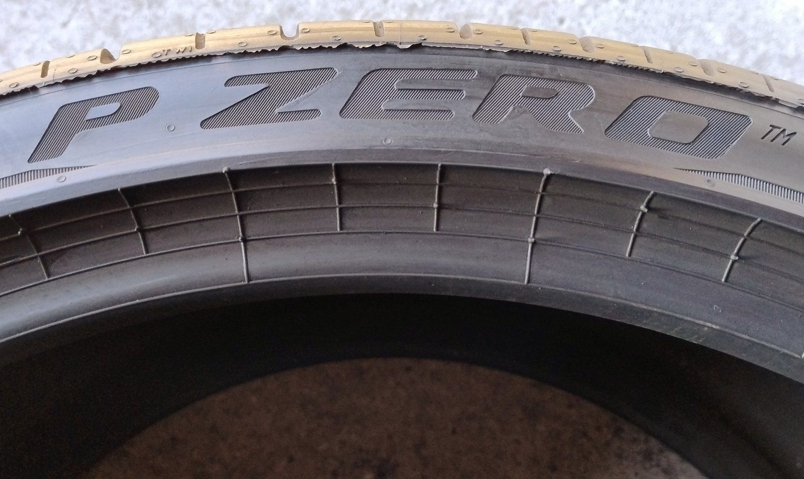 Шини літні R22 315/30 Pirelli PZero