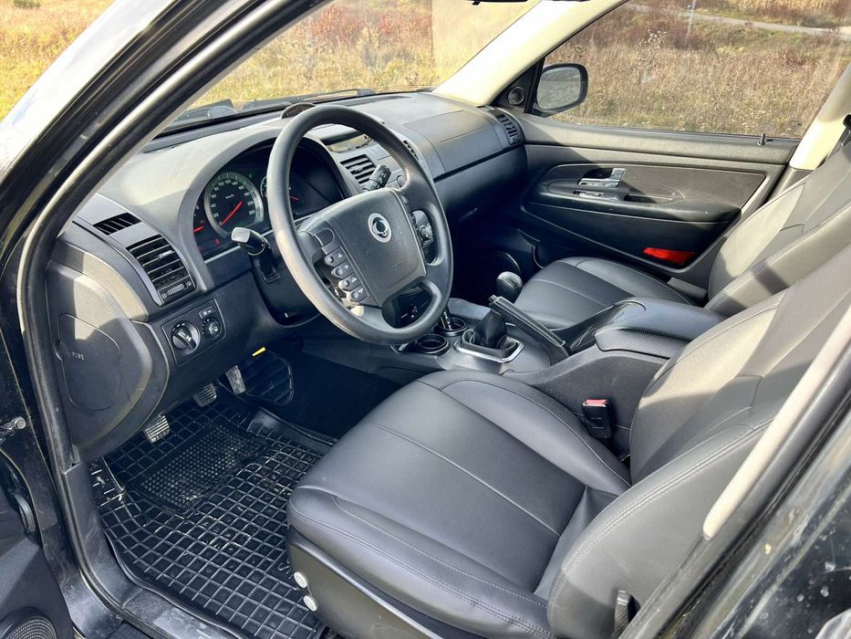 Рамний повнопривідний джип