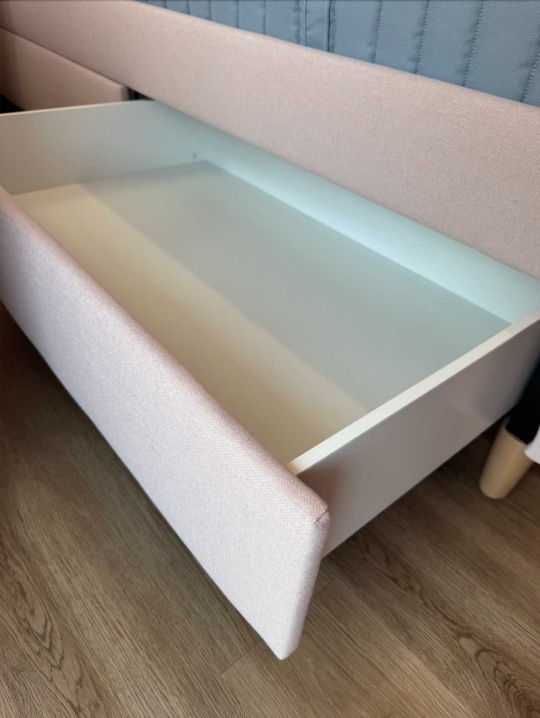 Cama estofada com gavetas 140x200 cm