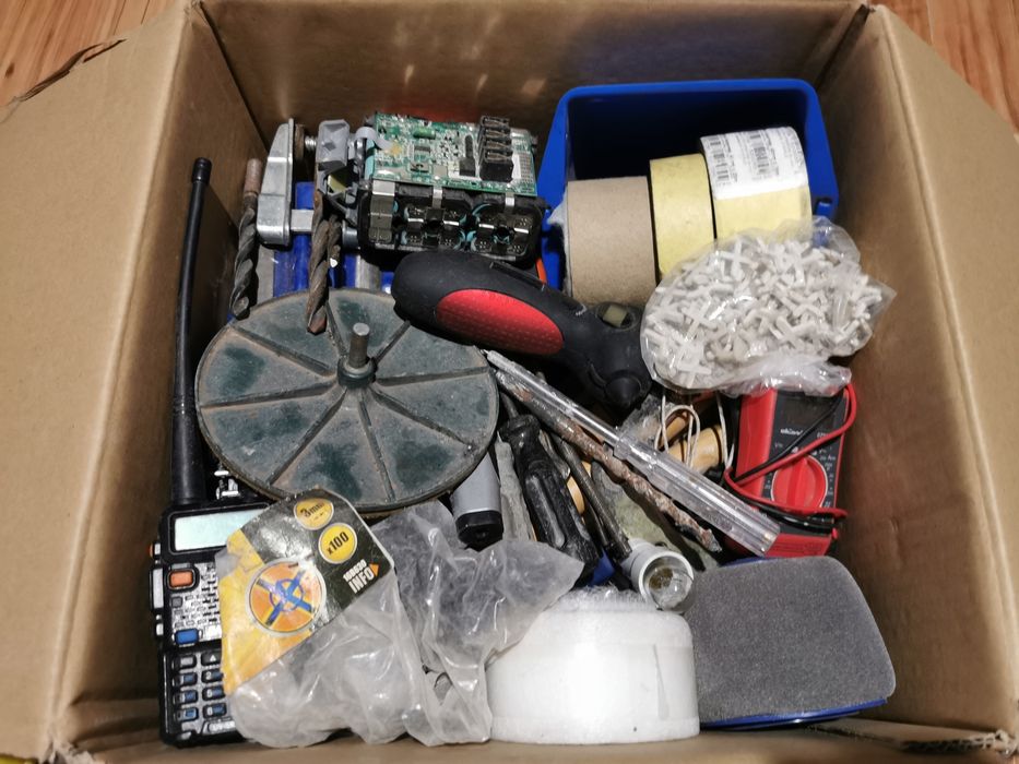 Karton box mix rzeczy z ogródka 12