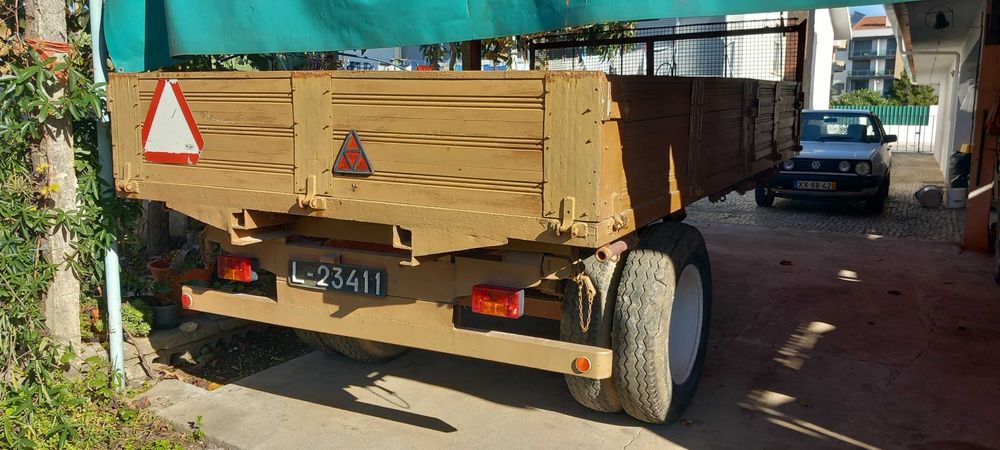 Alfaias Agrícolas - REBOQUE AGRÍCOLA