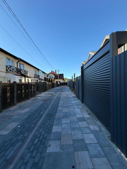 Кутовий Таун біля озера сел. Гостомель Scandi house