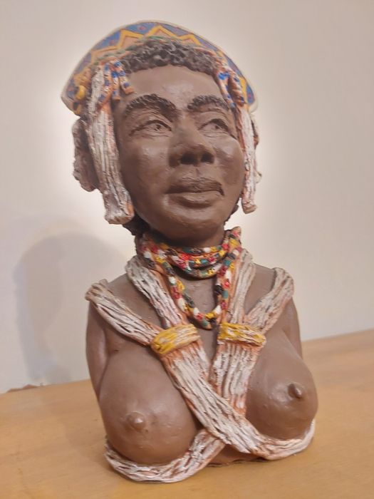Linda escultura lourdes Lurdes Vieira cabo-verdiana