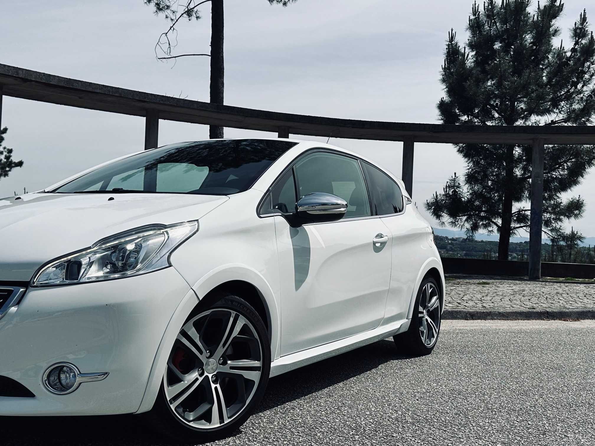 Peugeot 208 GTI 2015