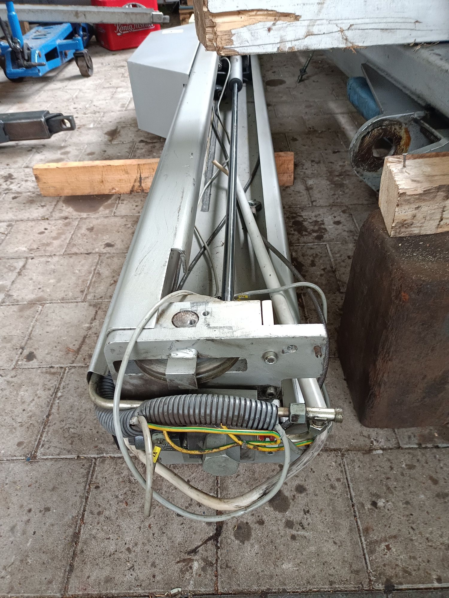 Podnośnik dwukolumnowy hydrauliczny