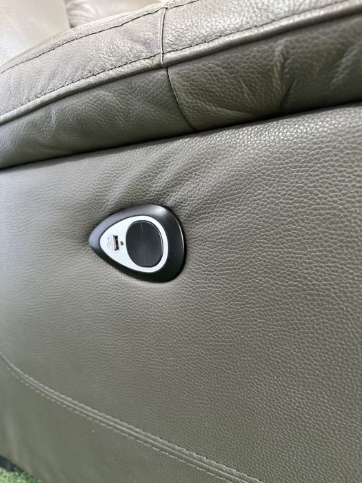 Комплект стильних шкіряних диванів електро реклайнер з Німечччини