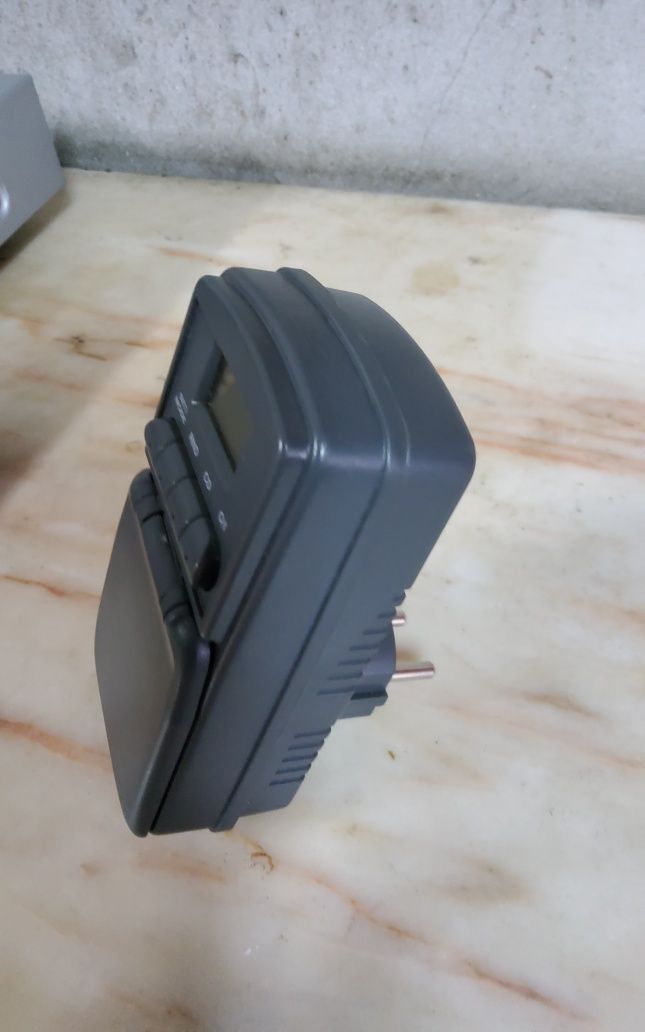 Regolado de temperatura com sonda e rele de desparo. Temporizador pr