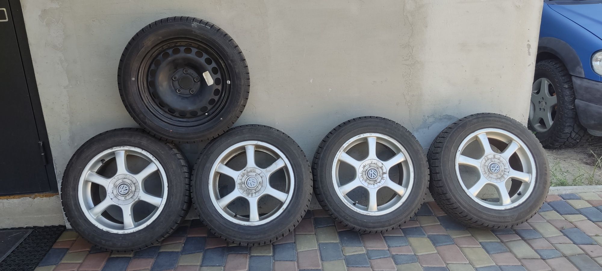 Колеса Легкосплавні диски шини  215/55R16 M+S Volkswagen оригінал