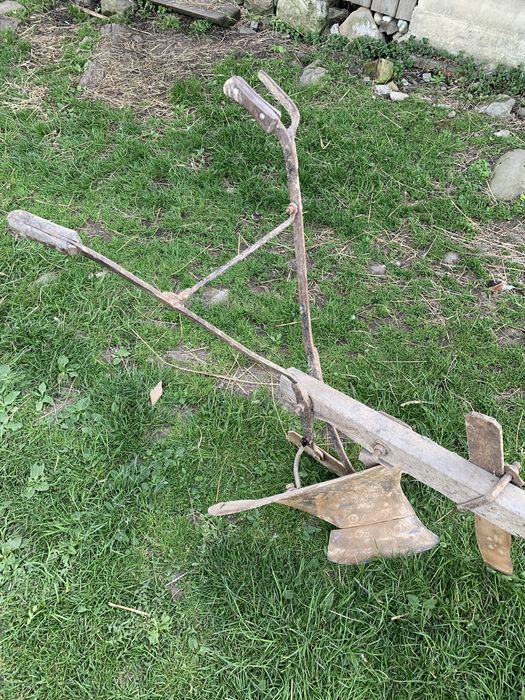 Продам плуг для коня