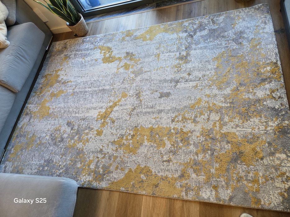 Tapete de sala amarelo