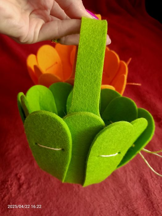 Koszyczki wielkanocne z filcu , 2 szt. dla rodzeństwa, jak nowe!