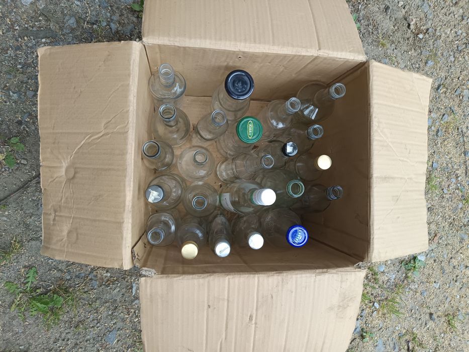 Szklane butelki, karton szklanych butelek