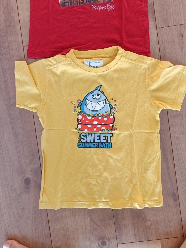 2 t-shirts- Disney; Marvel; Variada (6anos)