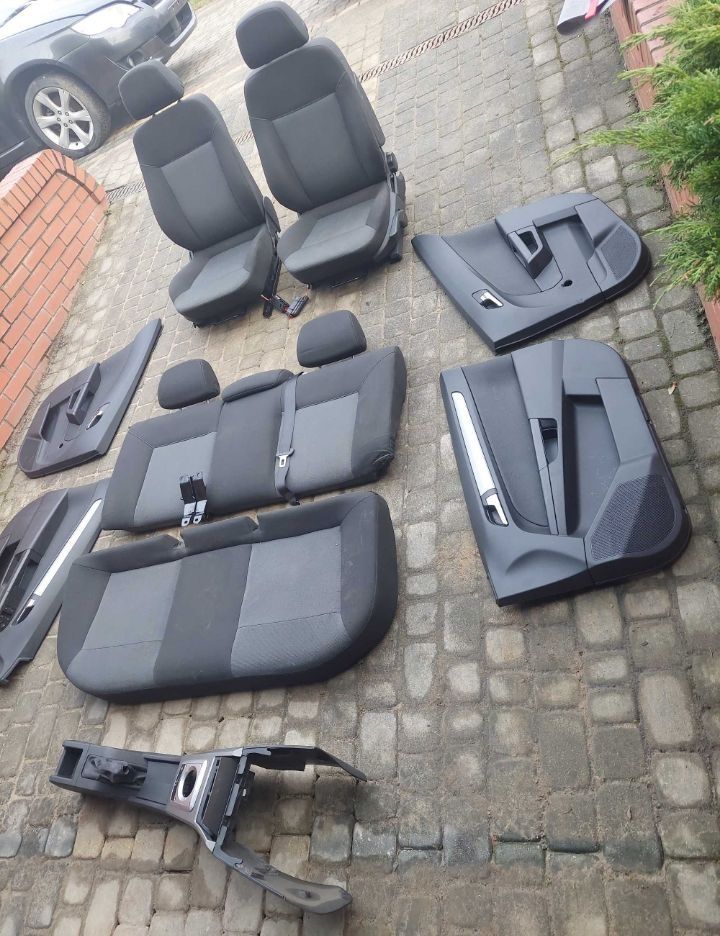 Fotel przedni + kanapa tylna+ boczki+ tunel- opel astra h hatchback