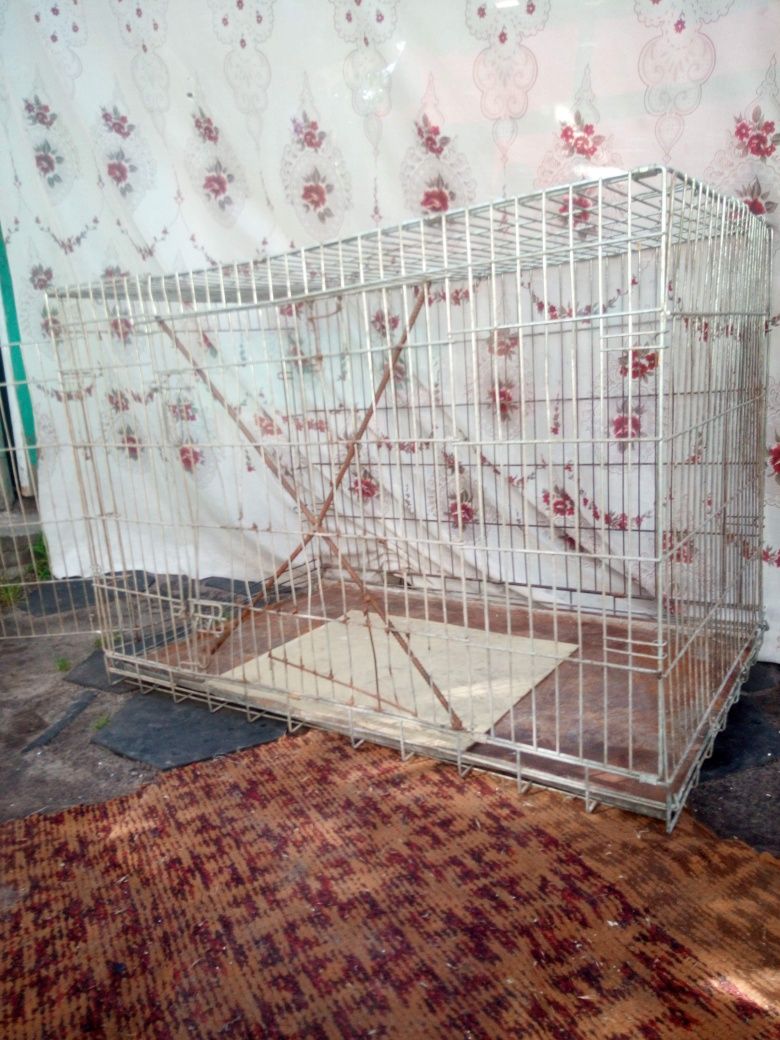Продам просторную , большую клетку-вольер для собак 

Прочный металлич